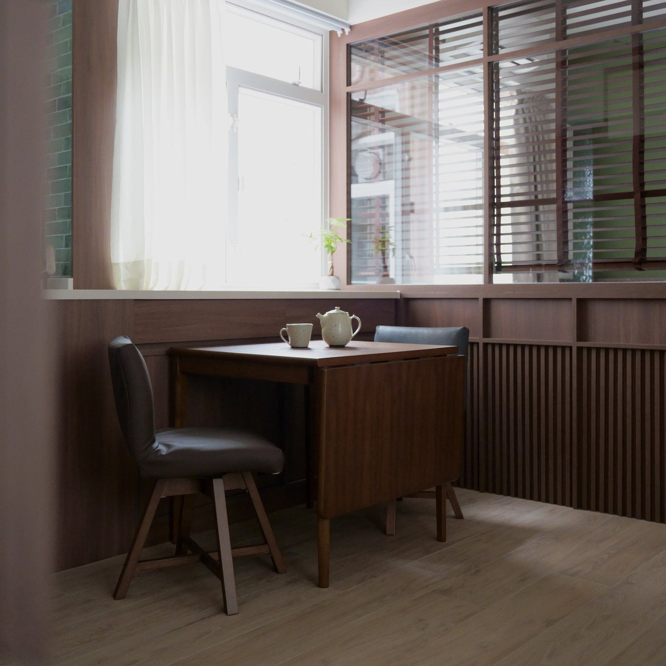 Brown Wood/PVC Dark Brown