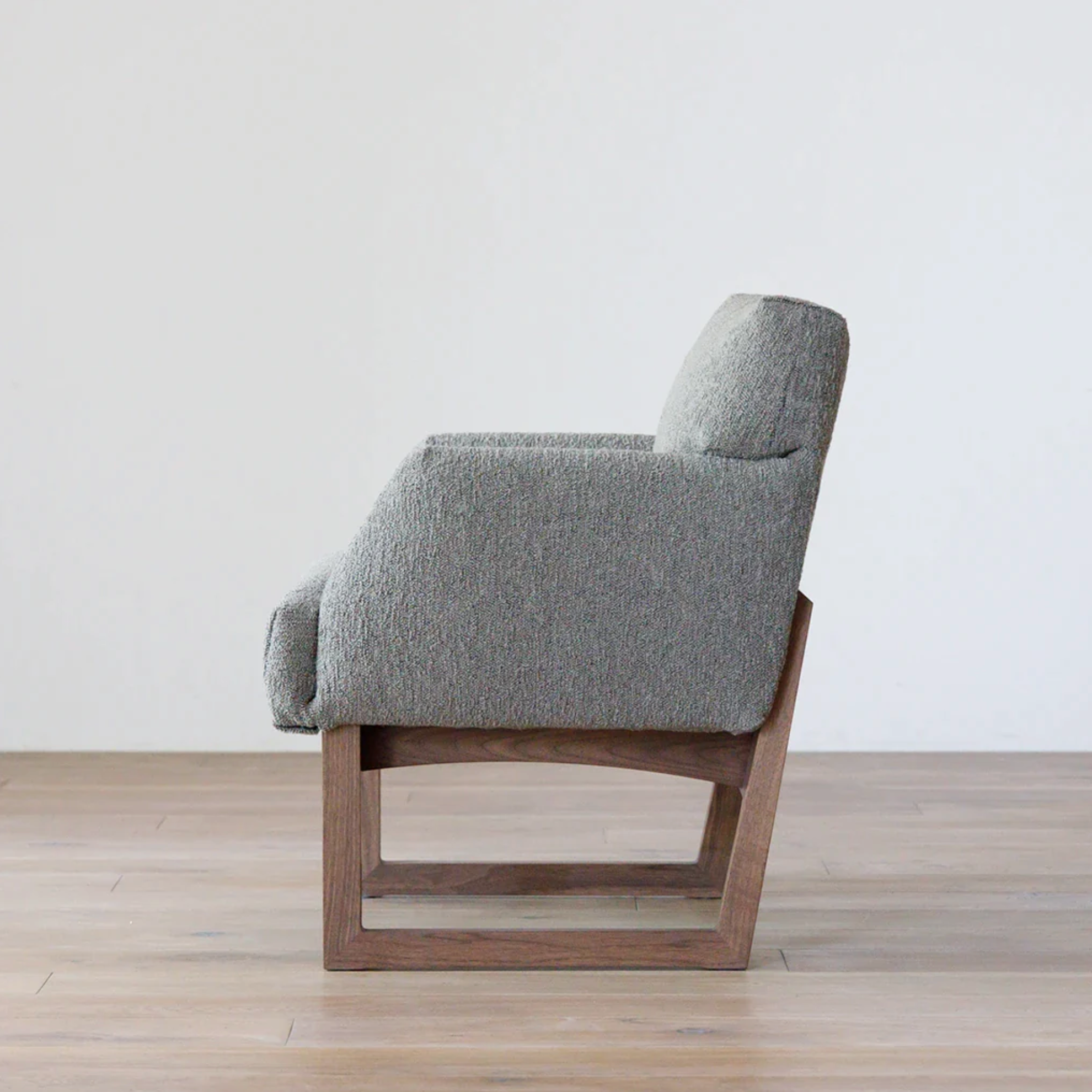 walnut . CLUNIS ashgray