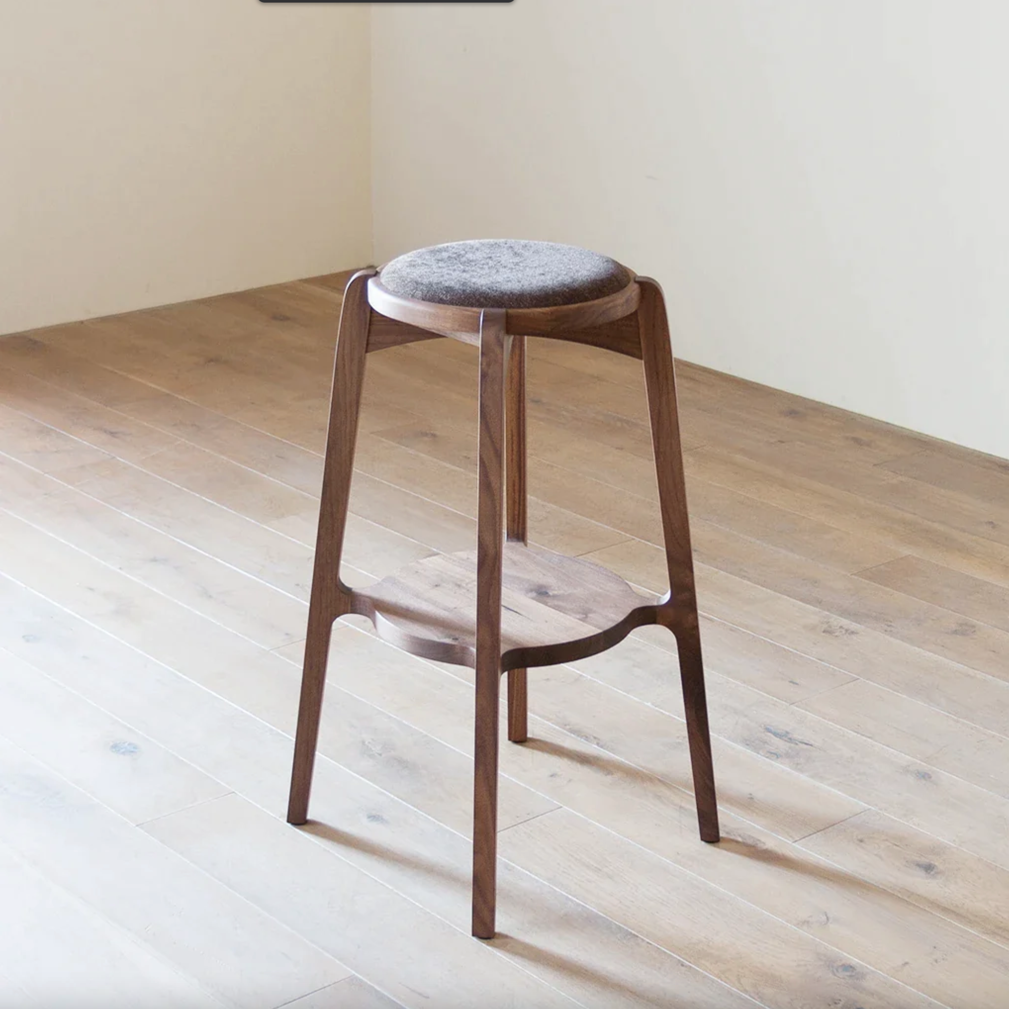 Walnut/Rank E Clunis Ash Gray