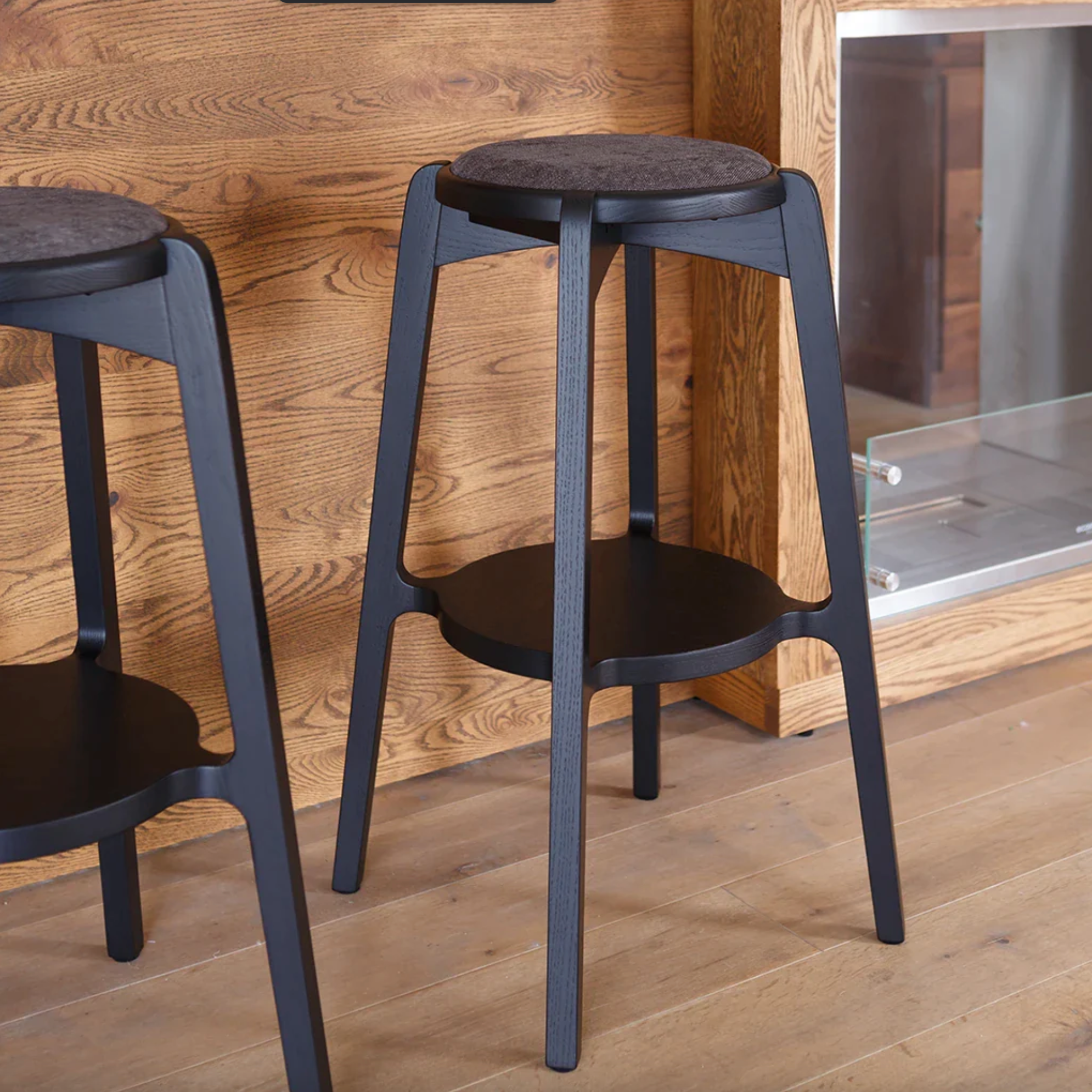 Oak PU Black/Rank E Clunis Black