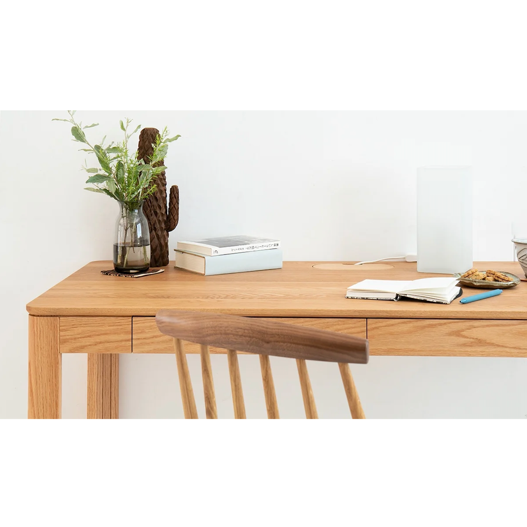 This item is "Mimosa Desk with Cable Storage". Please refer to another item listing.