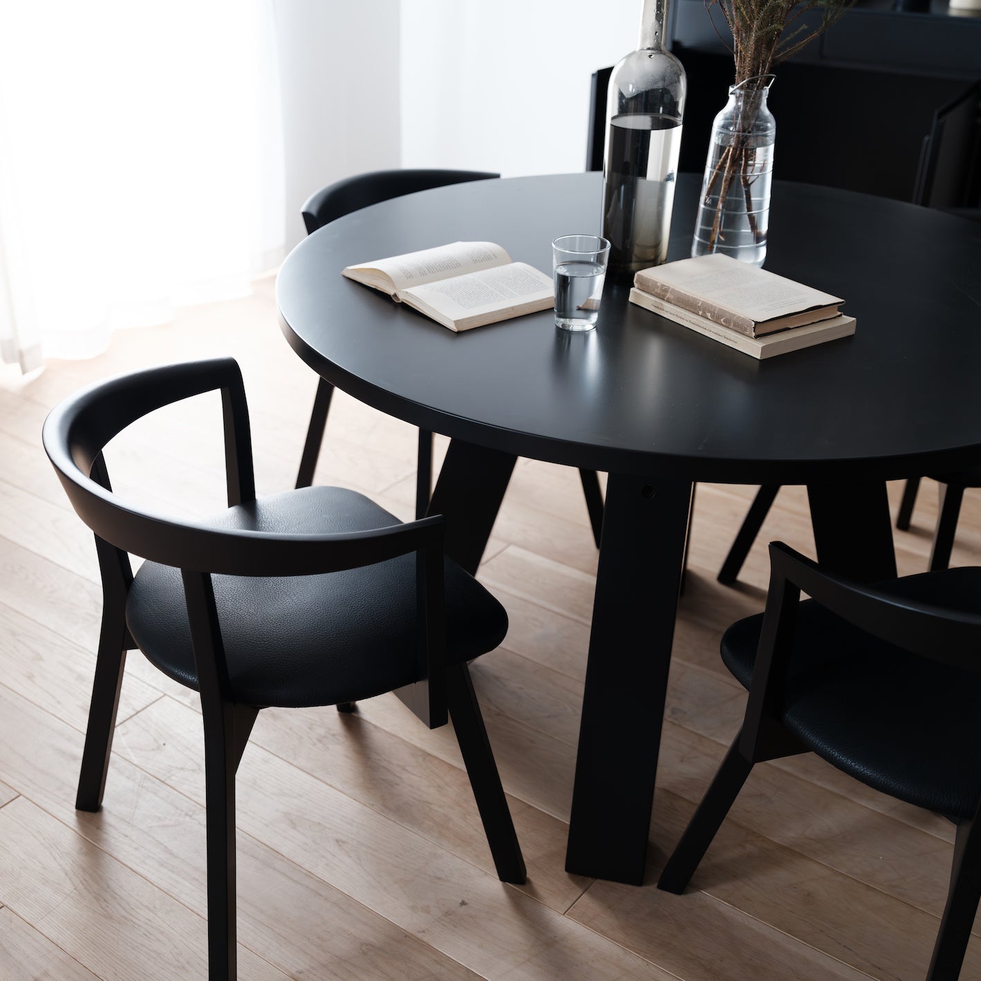 Black Stained Belize Wood/Leather L Black