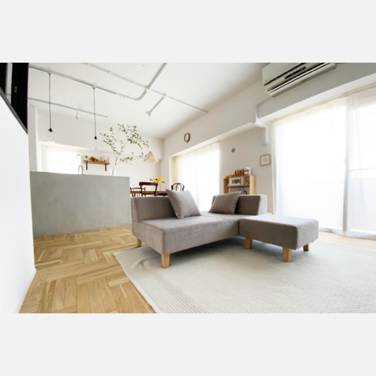 PIVO Sofa Set: 2P, Stool (Standard) in
Fabric 4 (HU Sandbeige) / Natural Wood Leg