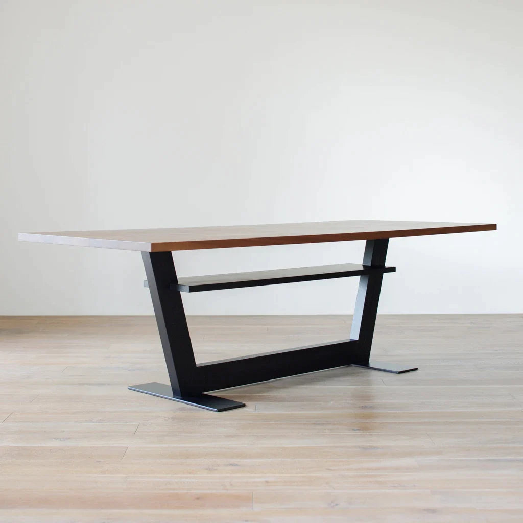 W196 / Walnut / Leg: Black Oak