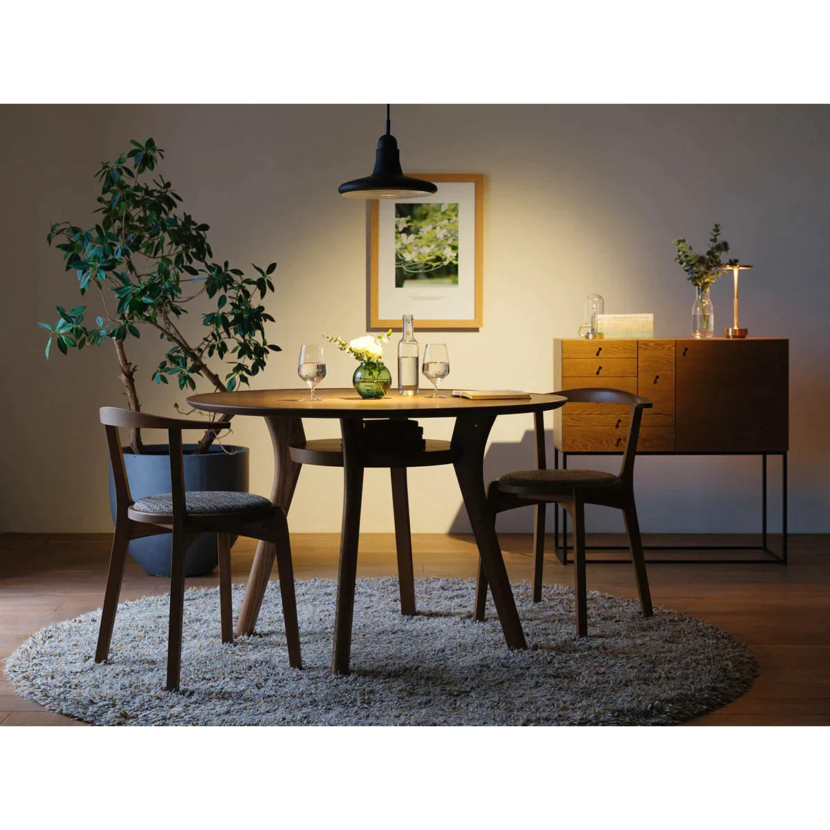 Agile Circle Dining Table W105 with Agile Side Chair & Vario Side Board