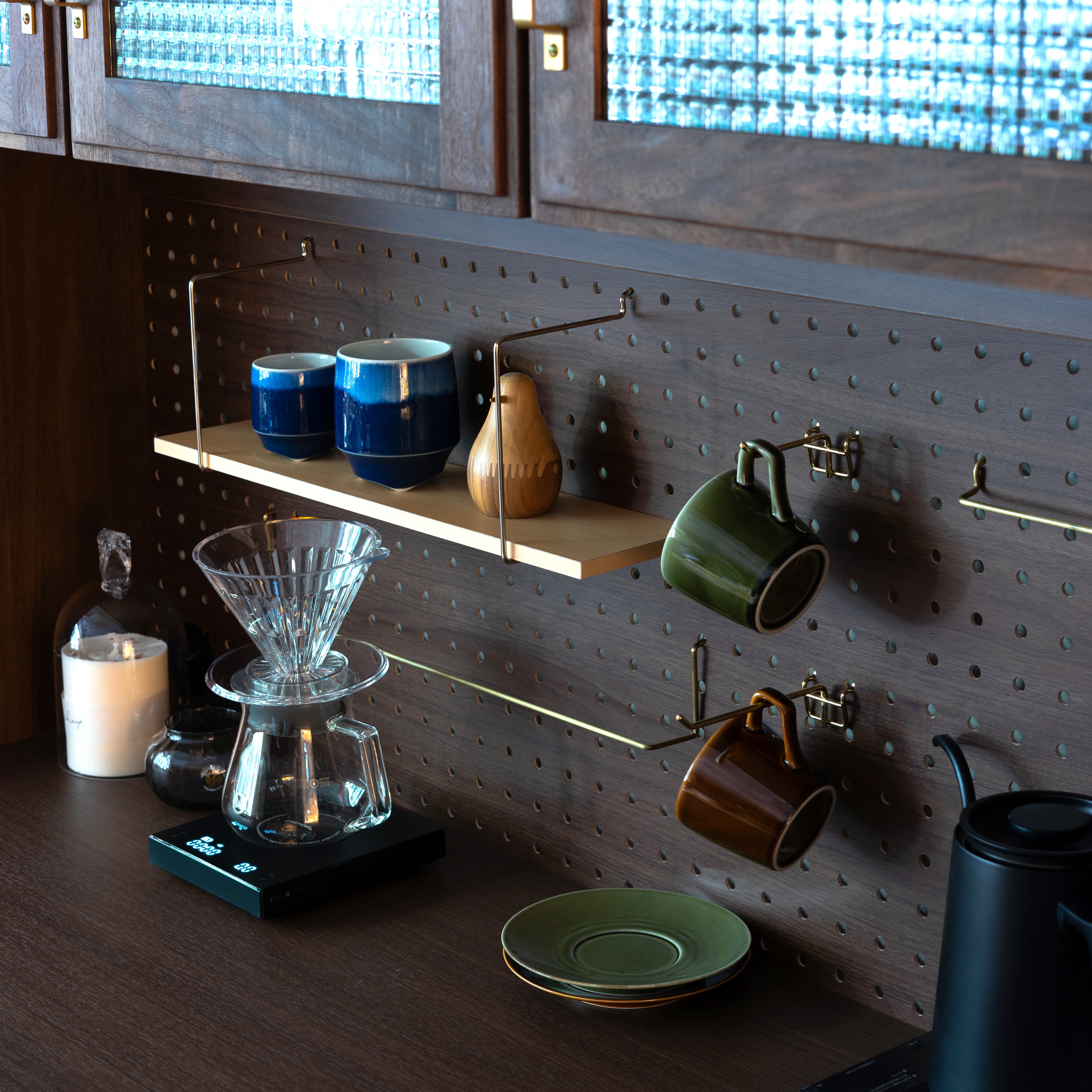 Set included: 1x Small Hanger, 1x Hook, 1x Light Shelf