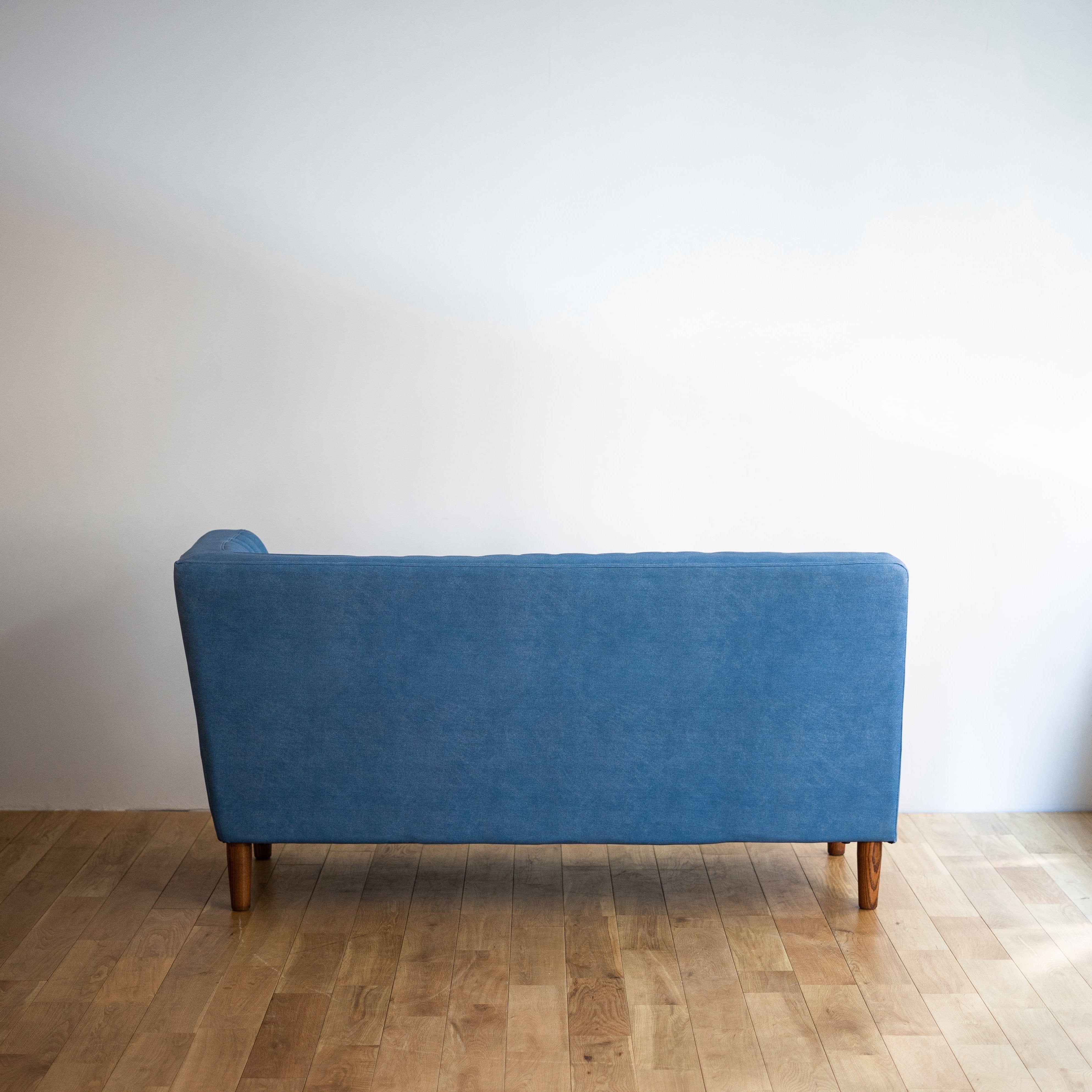 *只供參考,我們正在售賣的是米白色2座位版本