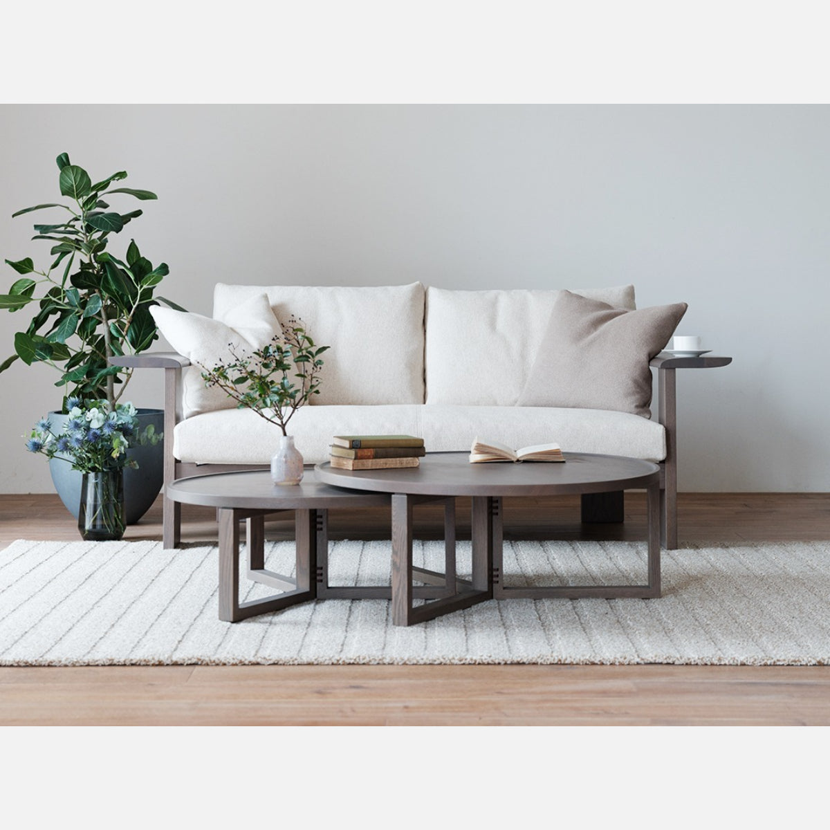 NETTO Sofa 182 with SPAGO Circle Table 070, SPAGO Circle Table 098