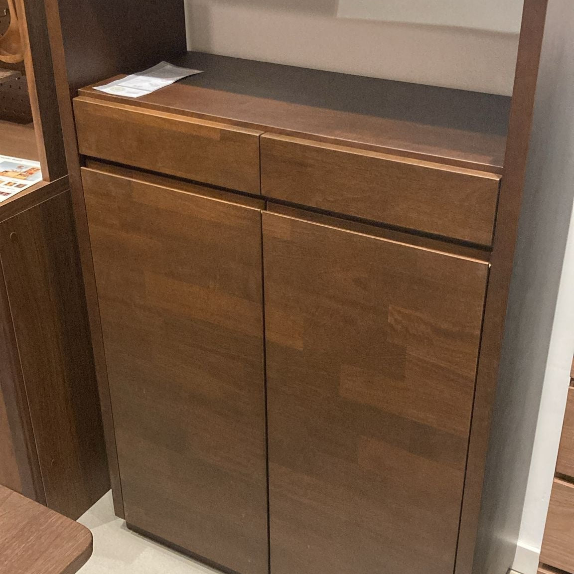 084 / Walnut stained