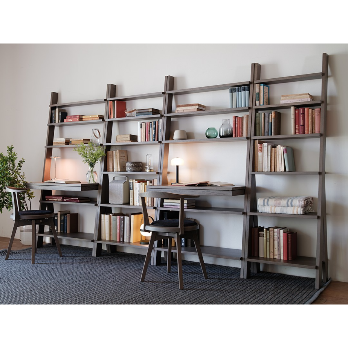 SCALA Shelf 070, 056, SCALA Desk 084
AGILE Round Chair