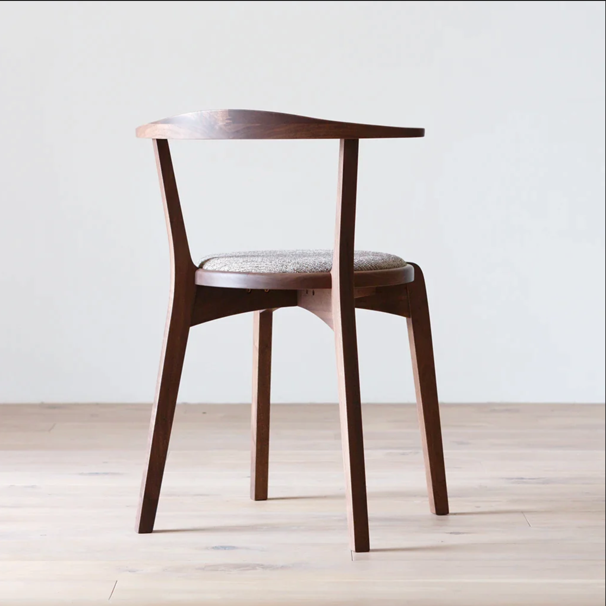 Walnut PU Clear/Fabric Rank C Magonza