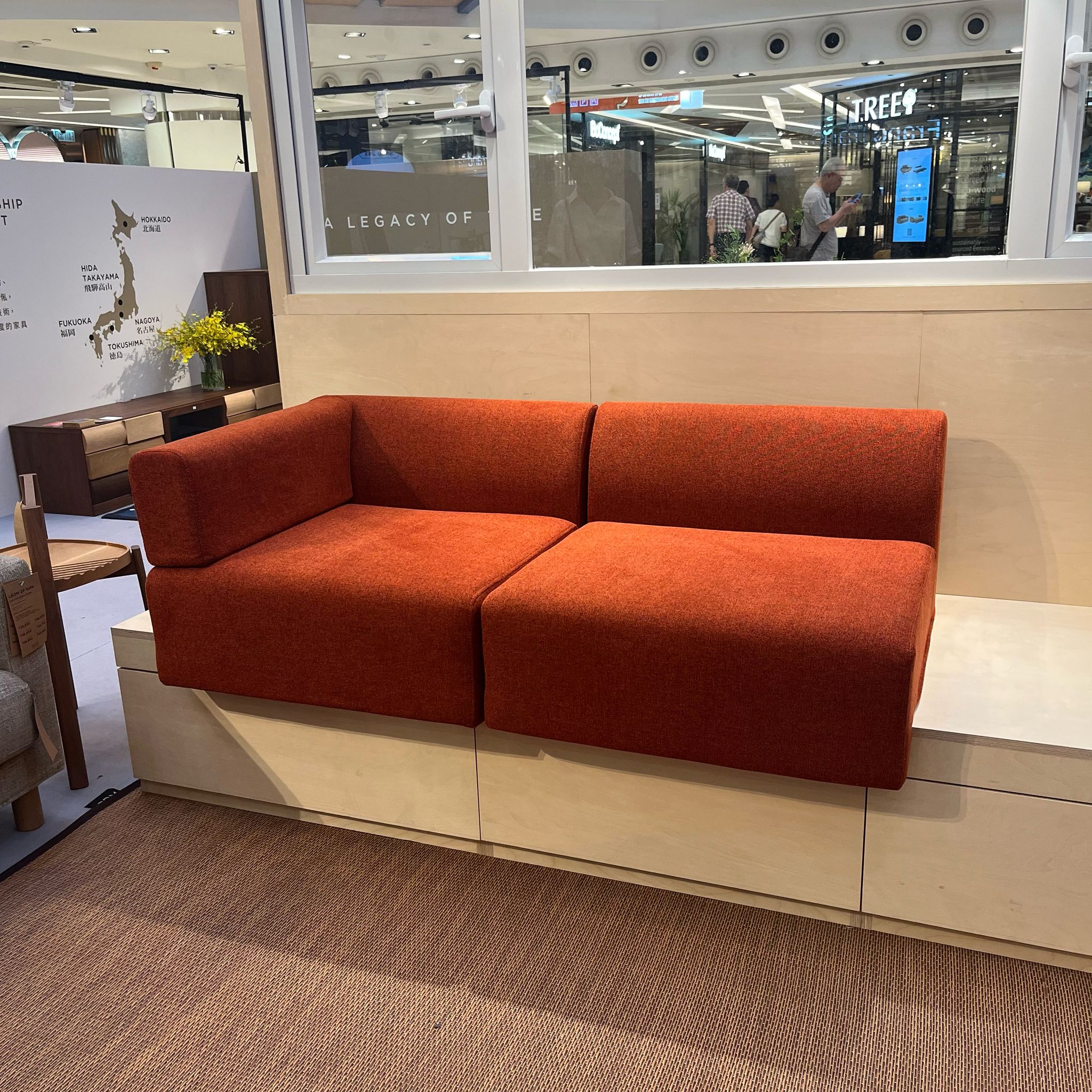 W144 (twin seat) / with 1 arm cushion