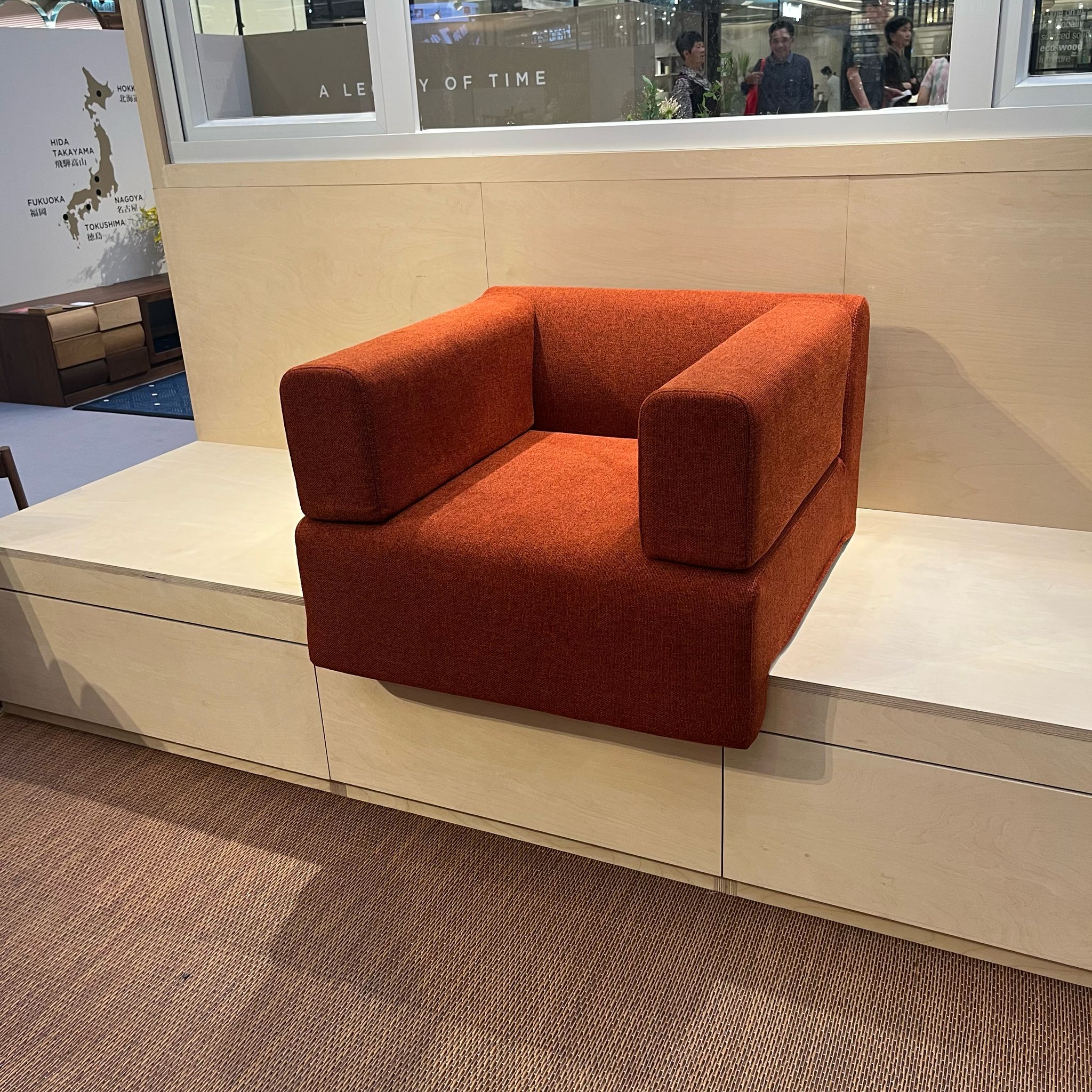 W72 (single seat) / with 2 arm cushions