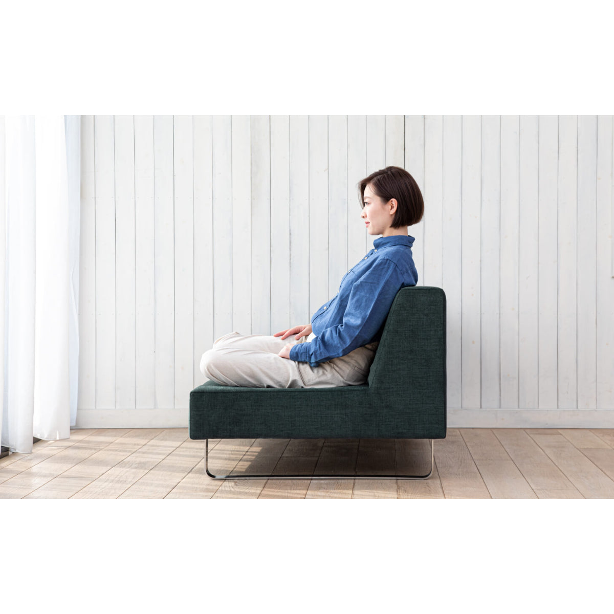 model:162cm sitting on SH320mm