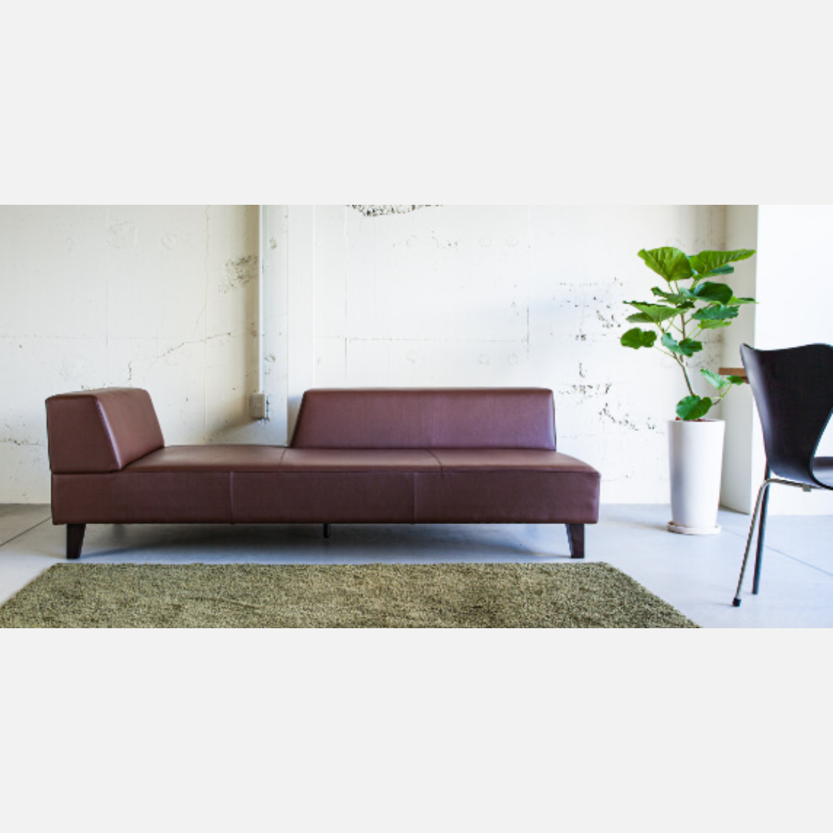 PIVO Sofa in 2.5P W180 / Genuine Leather / Dark Brown Wood Leg