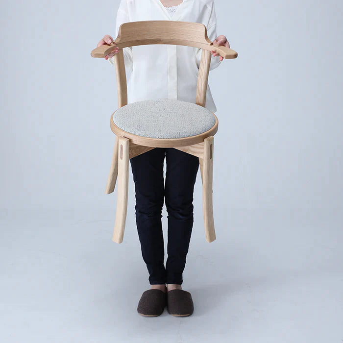 重量輕盈,容易移動。