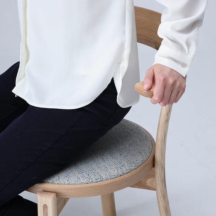 半扶手的設計方便出入。