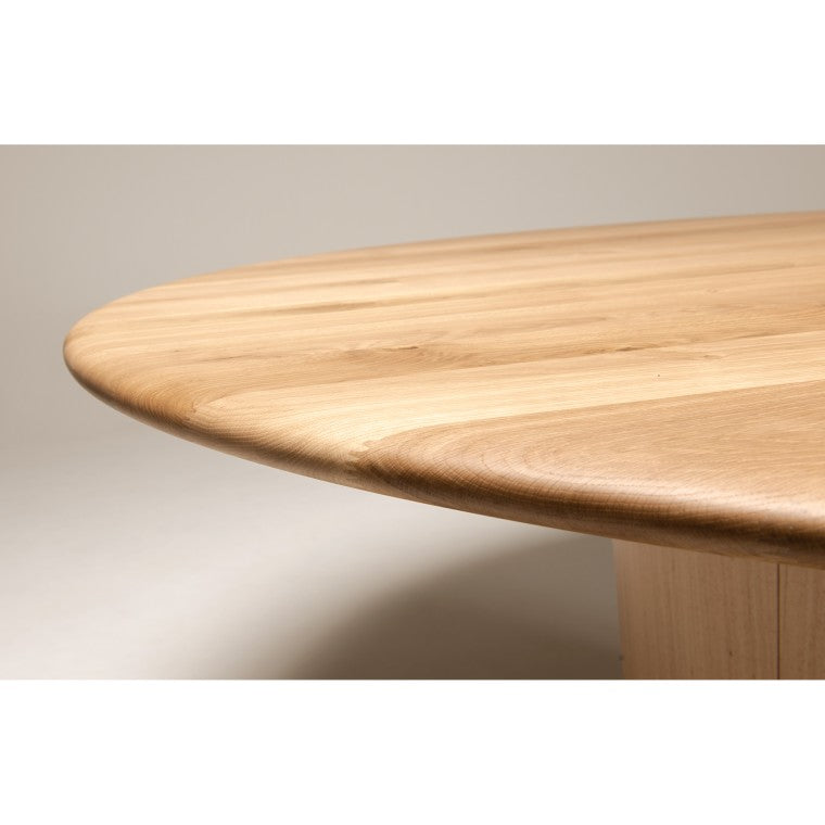 Smooth and comfortable table edge