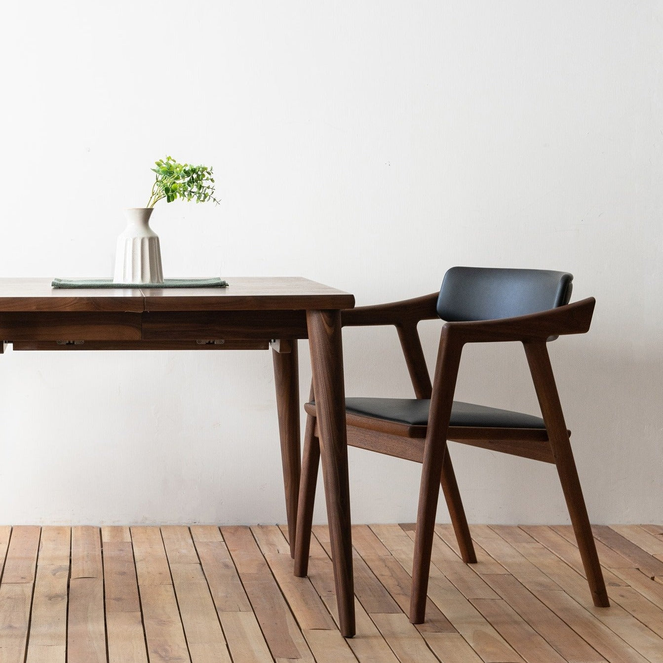 Walnut/ES Leather L1605