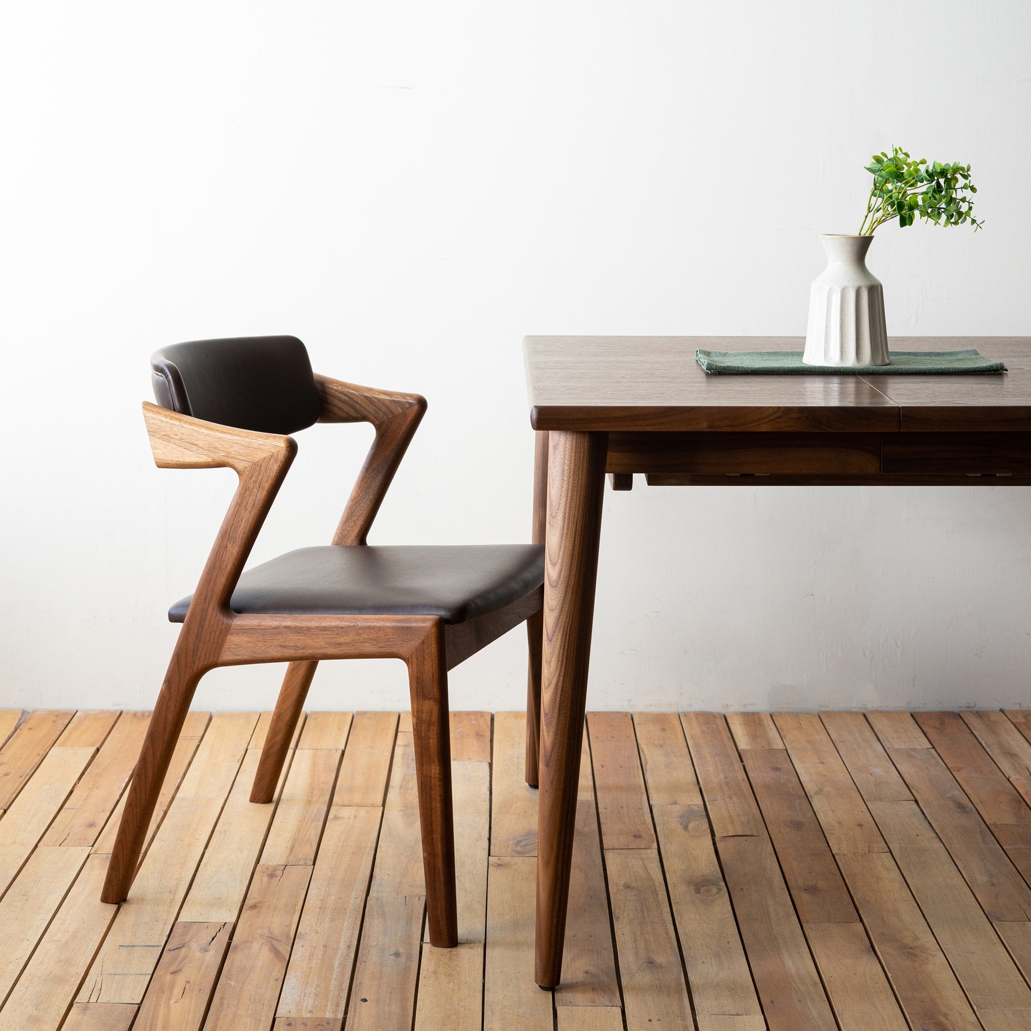 Walnut/ES Leather L1605