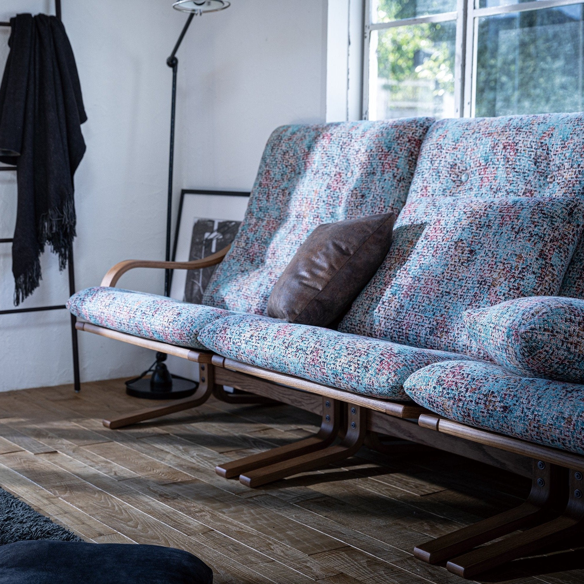 Walnut WP/Fabric S GUTI