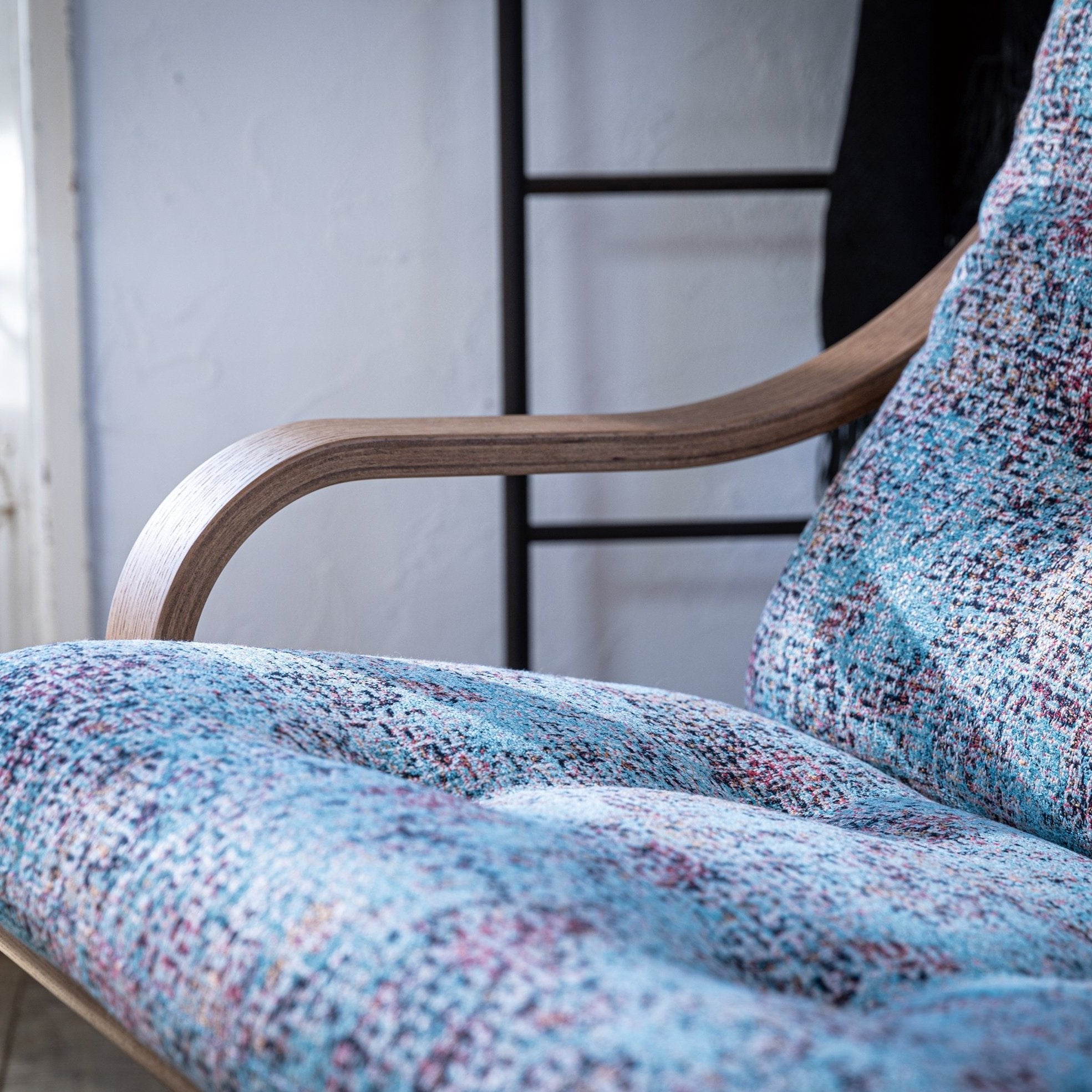 Walnut WP/Fabric S GUTI