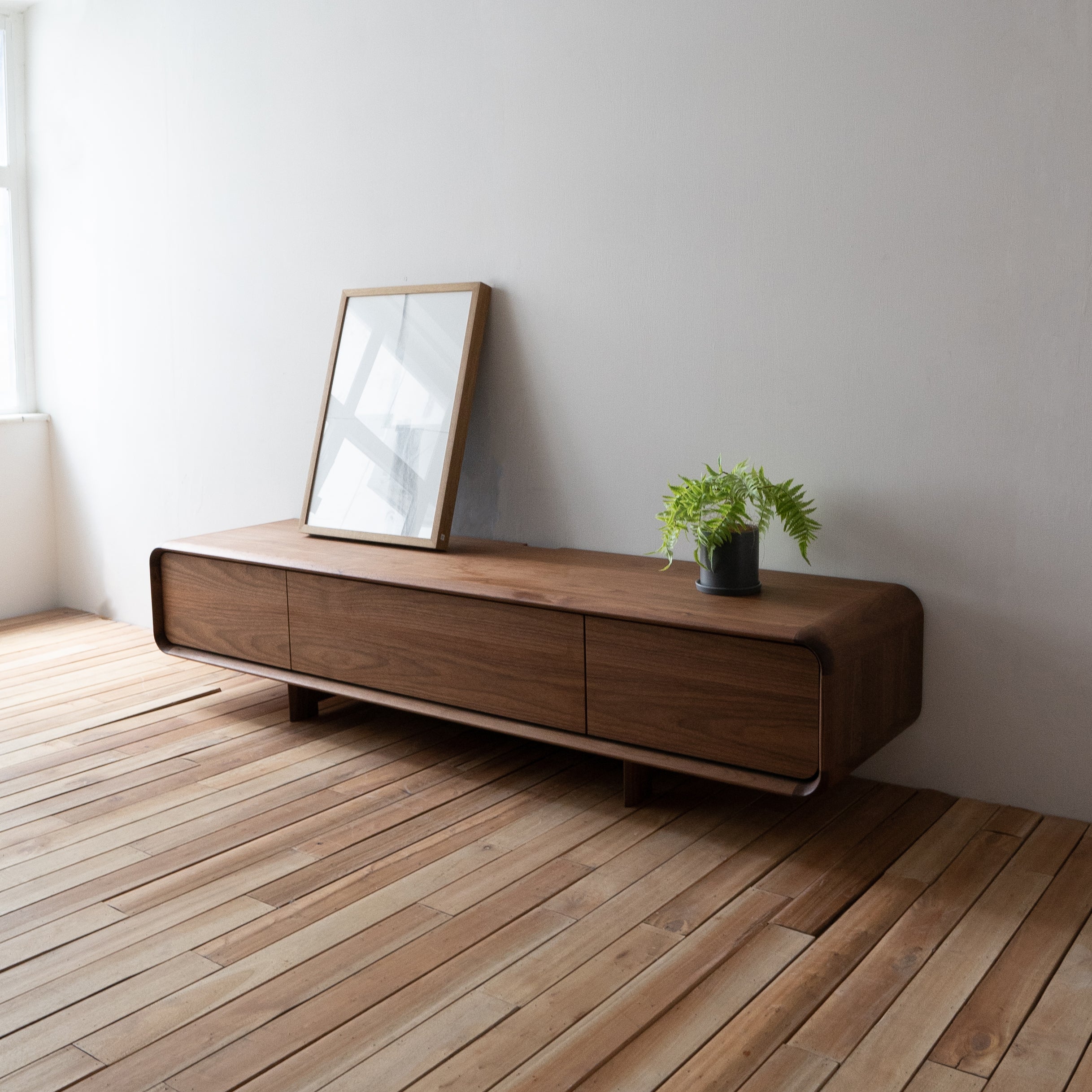 W1800 / Black Walnut