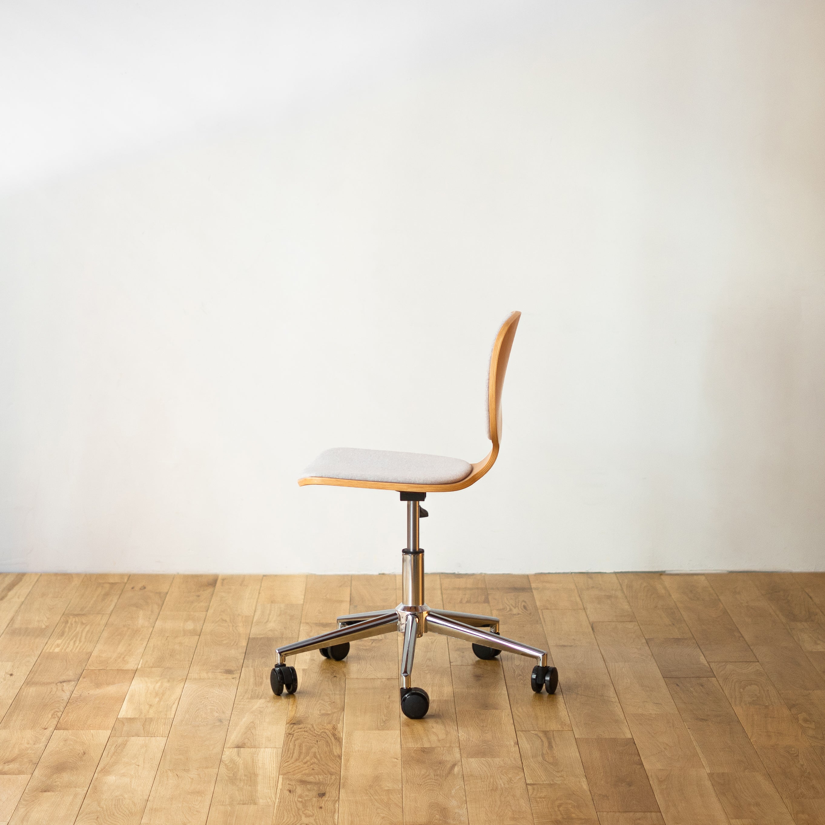 Silver Chrome/Natural Beech/Fabric