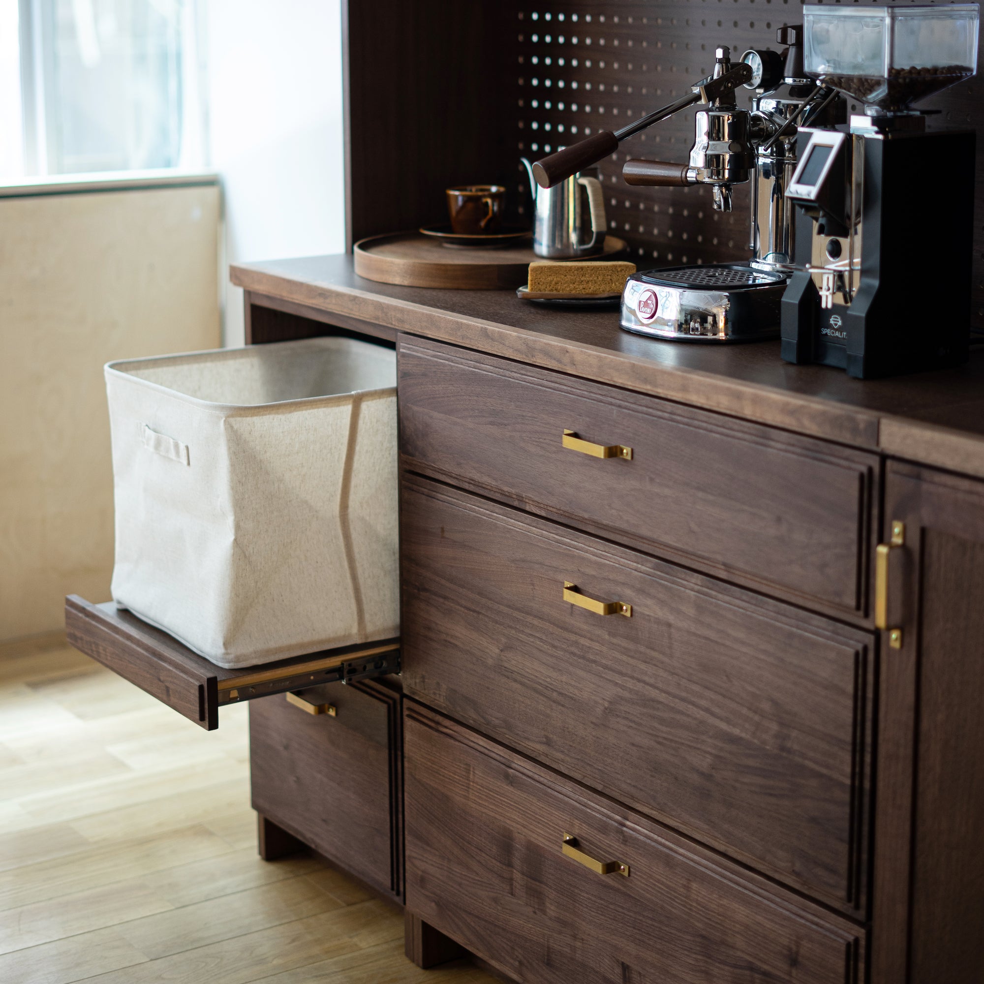 Walnut/Copper Handle