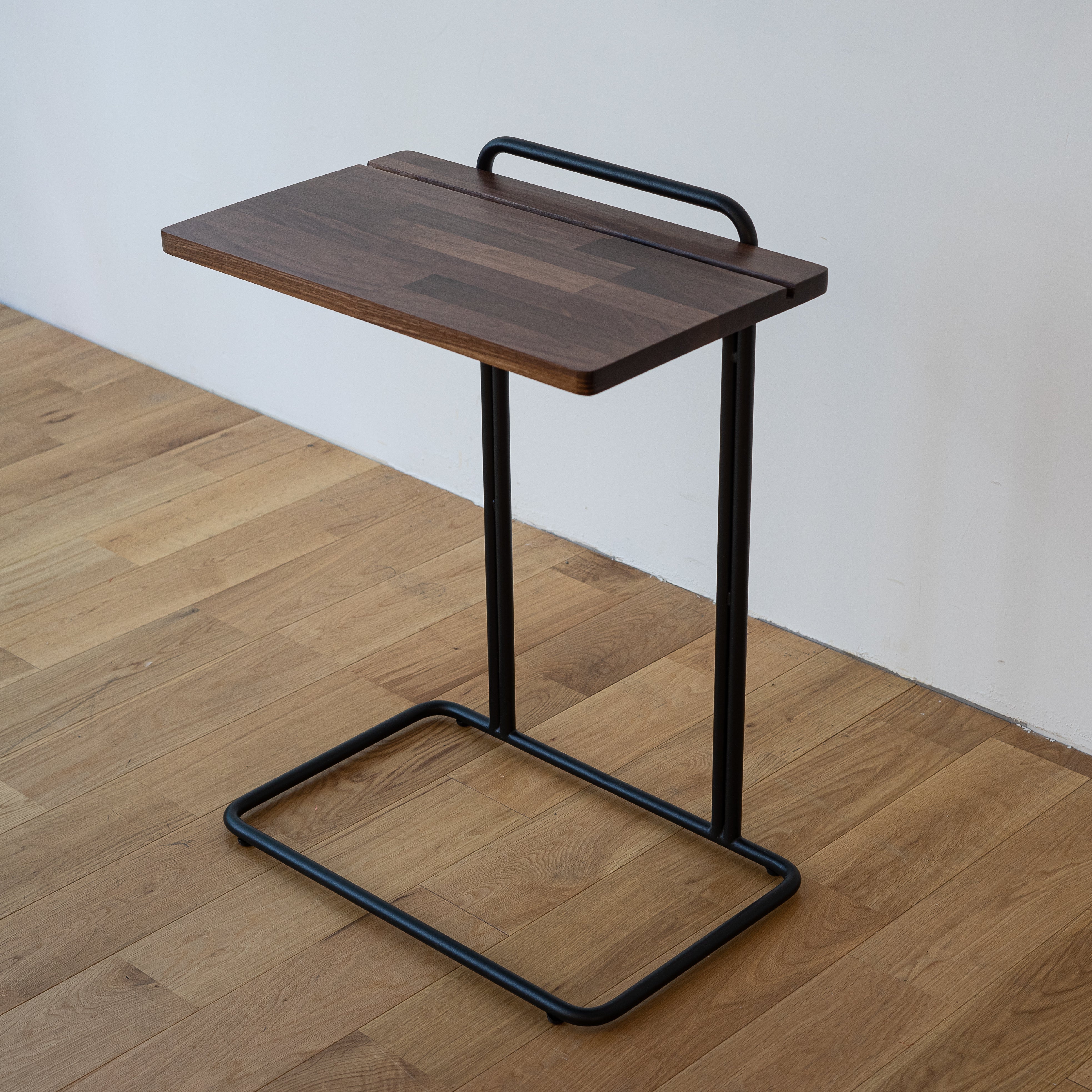 Low/Walnut Stained Oak+Black Steel