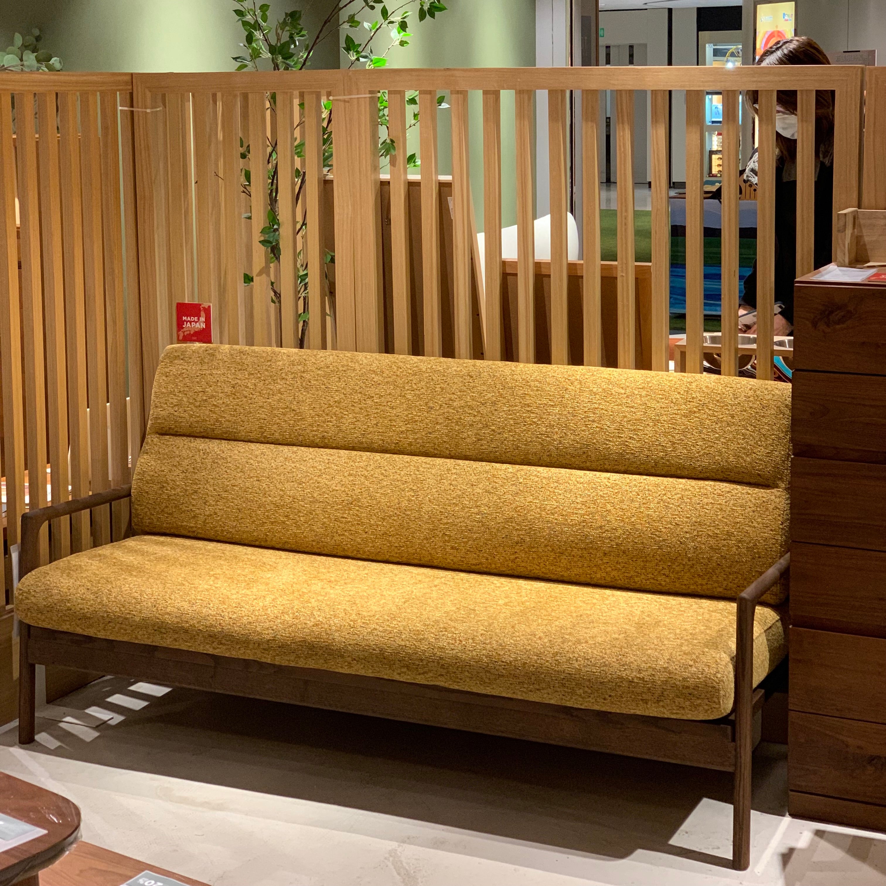 3 seater/Walnut Stained Oak/Rank C Stroke YE