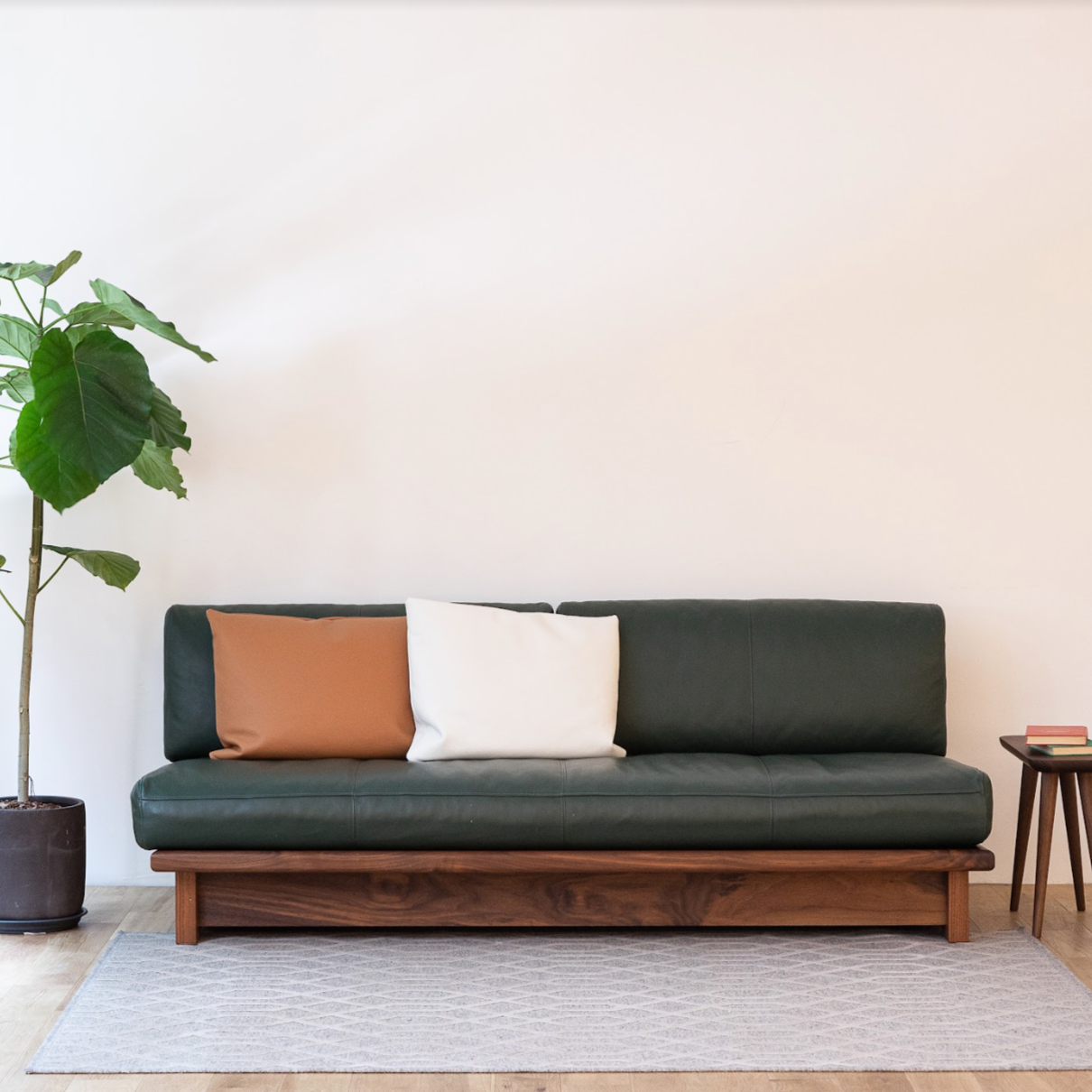 W1800/Walnut/Leather RIO#6 Dark Green