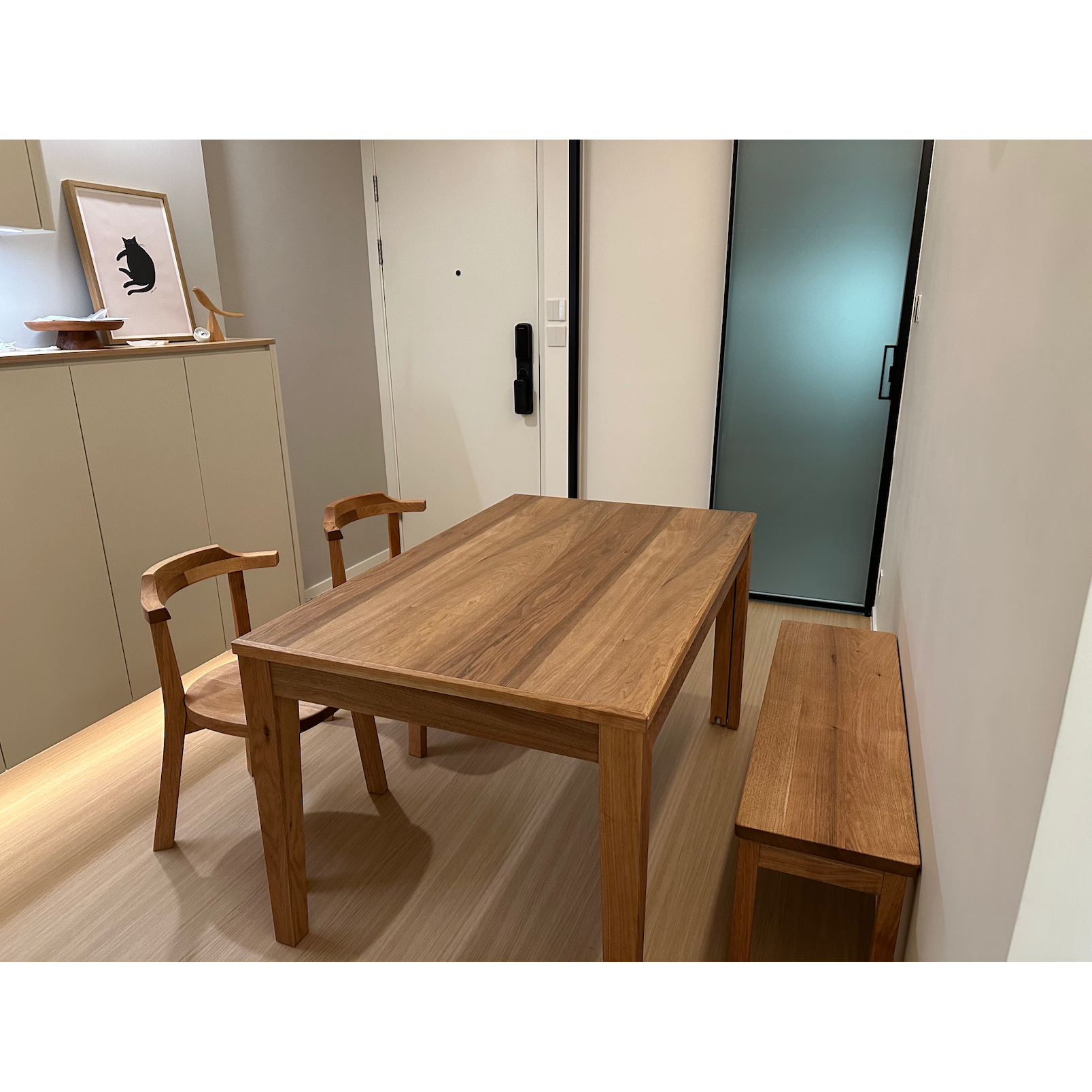 將軍澳：日本製餐桌組合配搭米白家居