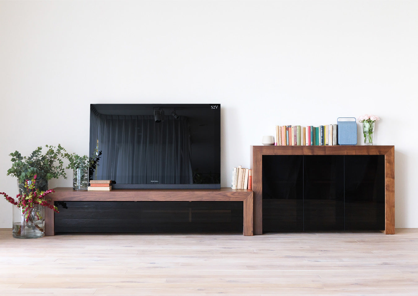 CHOCOLAT TV Board 189 CHOCOLAT Side Board 130 (glass door)