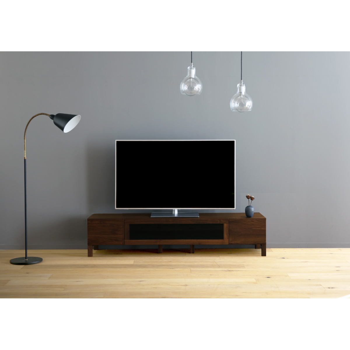 Walnut / W1639 / Black Glass